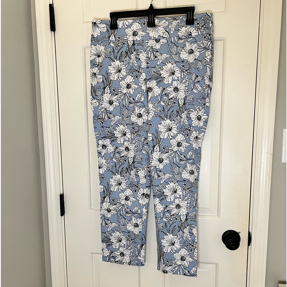 Versona modern size 16 blue w/white flowers